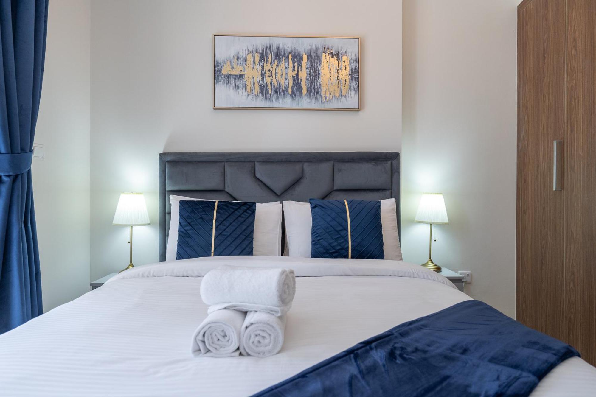 Dunya Tower Luxury And 2 Min Walk To Mall And Burj Khalifa In Heart Of Downtown Apartamento Dubái