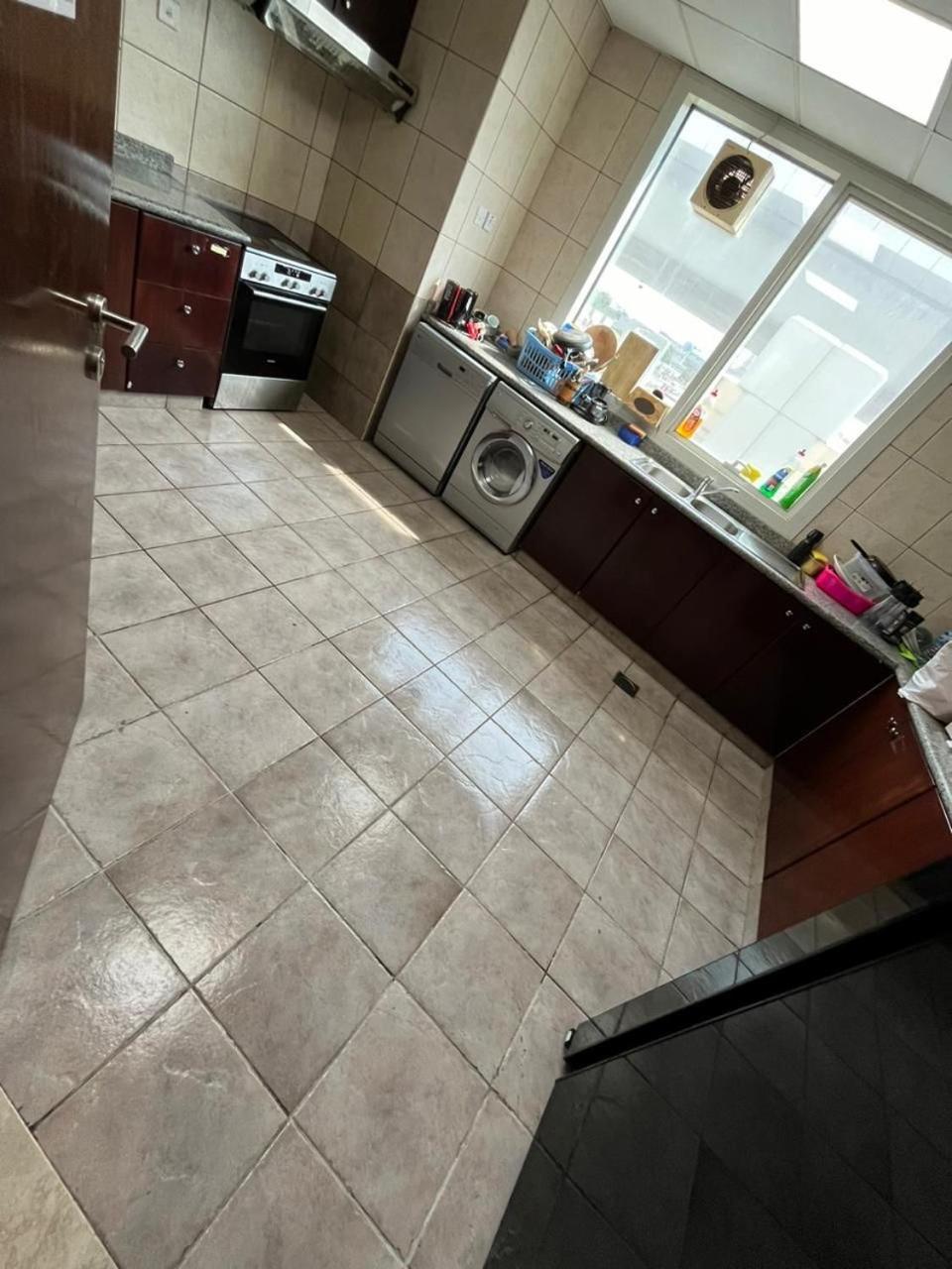 Charming Bath Inside & Balcony Accommodatie bij particulieren Dubai