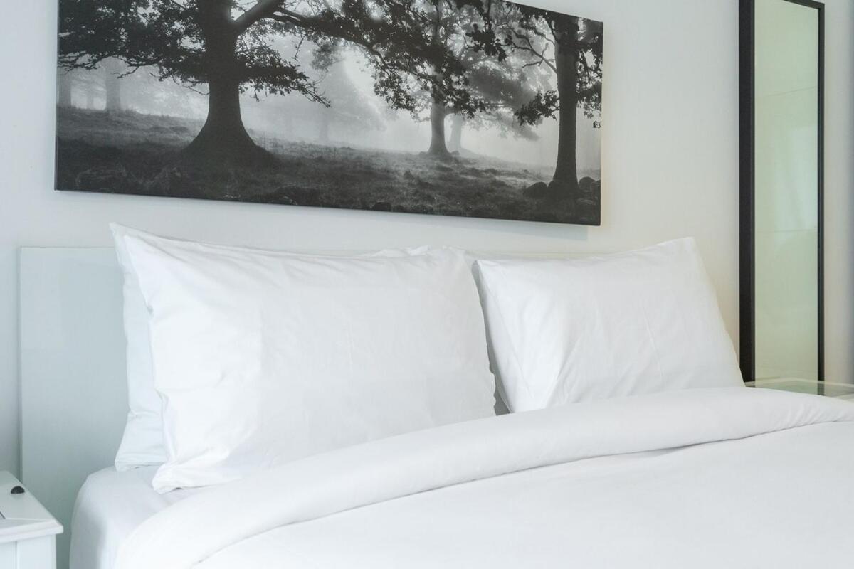Marina's Cozy Retreat For Two * Dubai