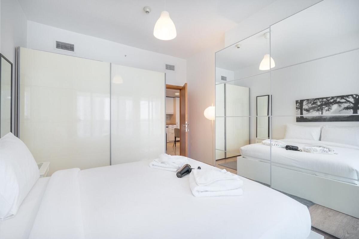 Marina's Cozy Retreat For Two Apartment