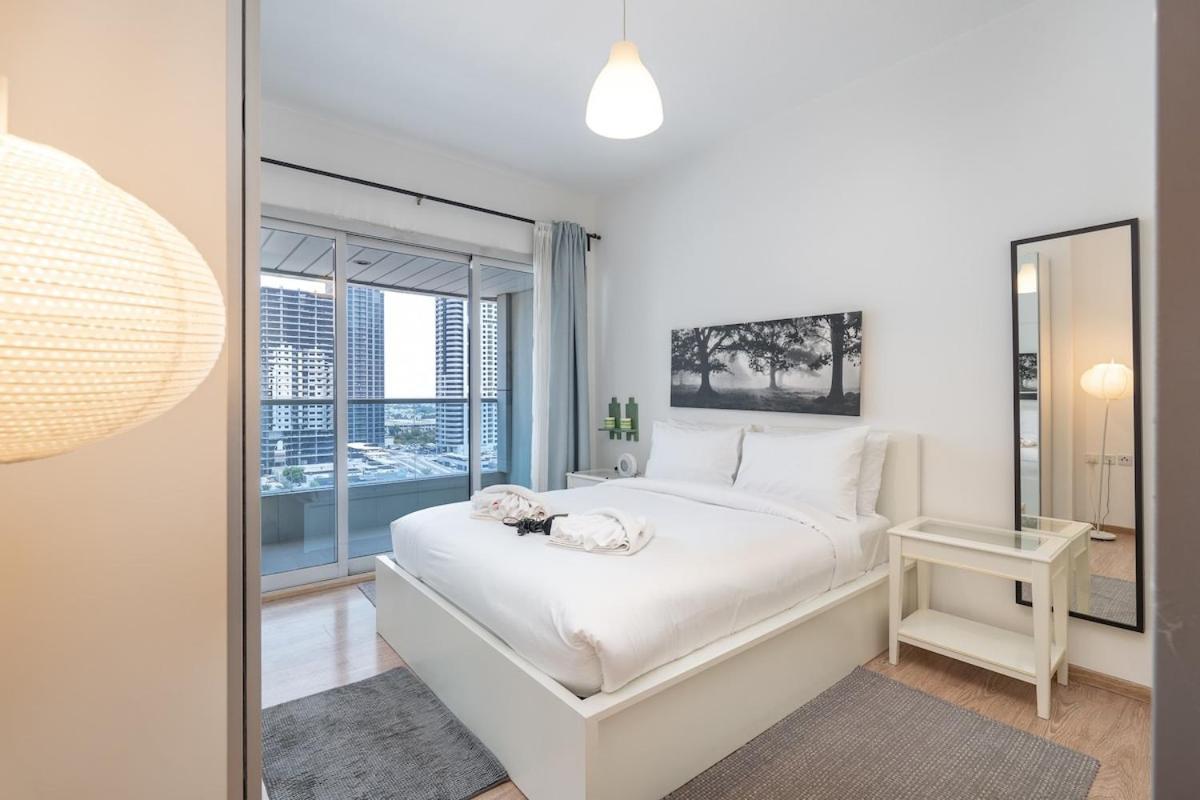 Marina's Cozy Retreat For Two Apartment