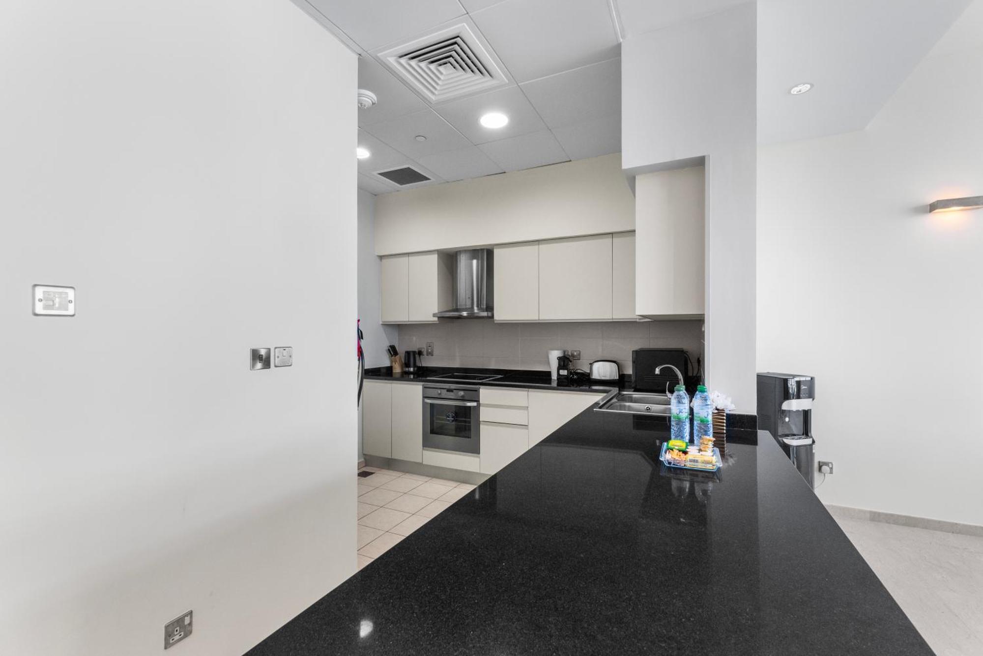Apartment Waves - Palm Jumeirah With Balcony & Beachfront Views