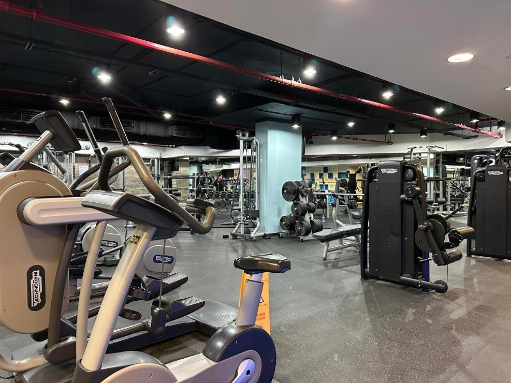 Waves - Palm Jumeirah With Balcony & Beachfront Views Apartment Dubai