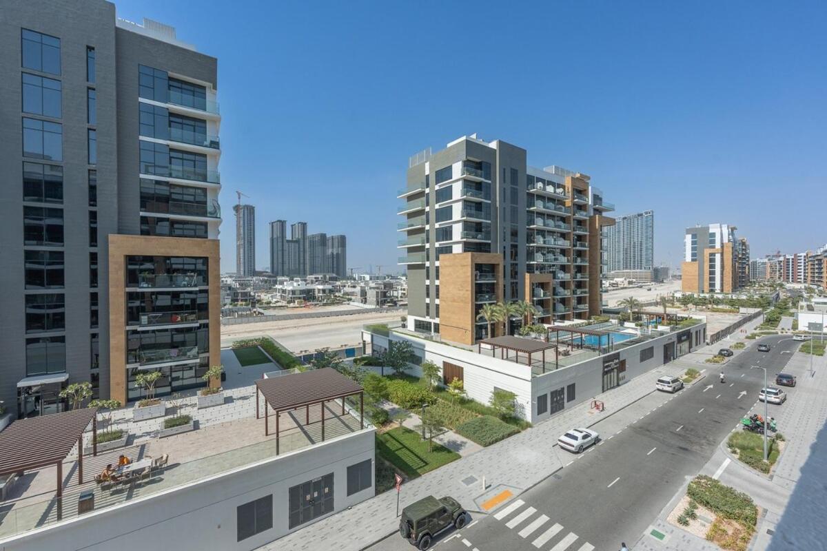 Elegant Near Business Bay Modern Comfort With Balcony Views Appartamento