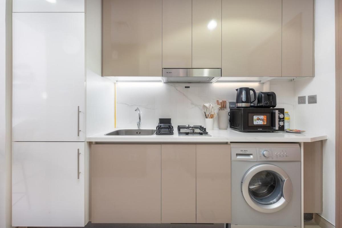 Appartamento Elegant Near Business Bay Modern Comfort With Balcony Views Dubai