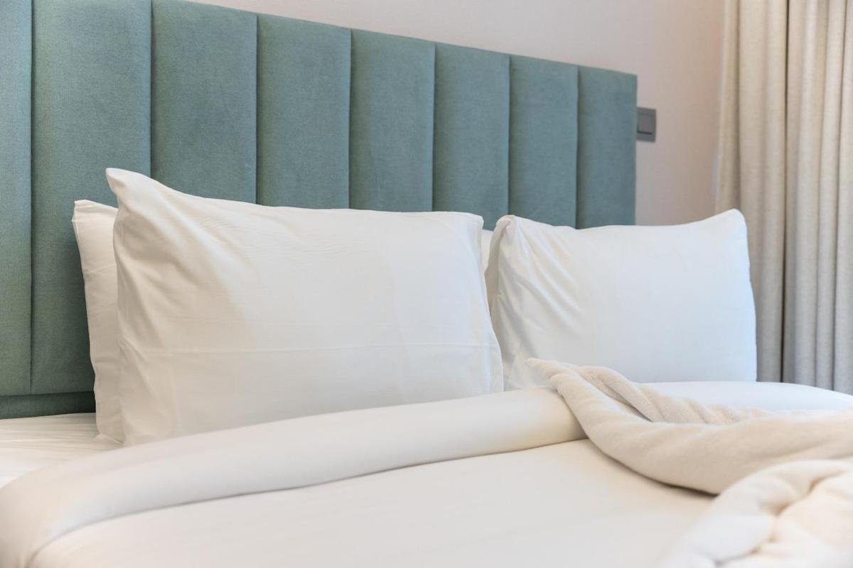 Appartamento Elegant Near Business Bay Modern Comfort With Balcony Views Dubai