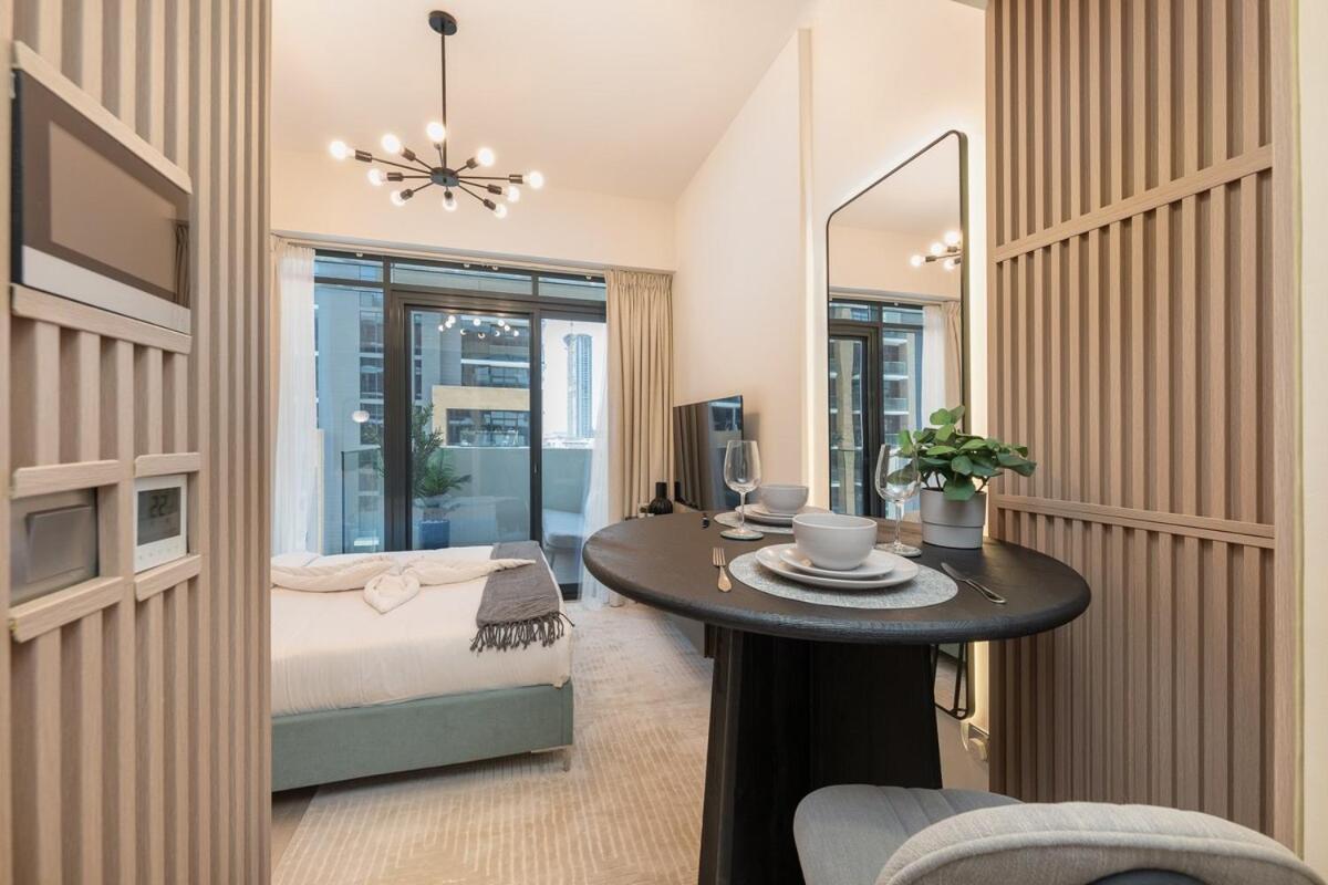 Appartamento Elegant Near Business Bay Modern Comfort With Balcony Views