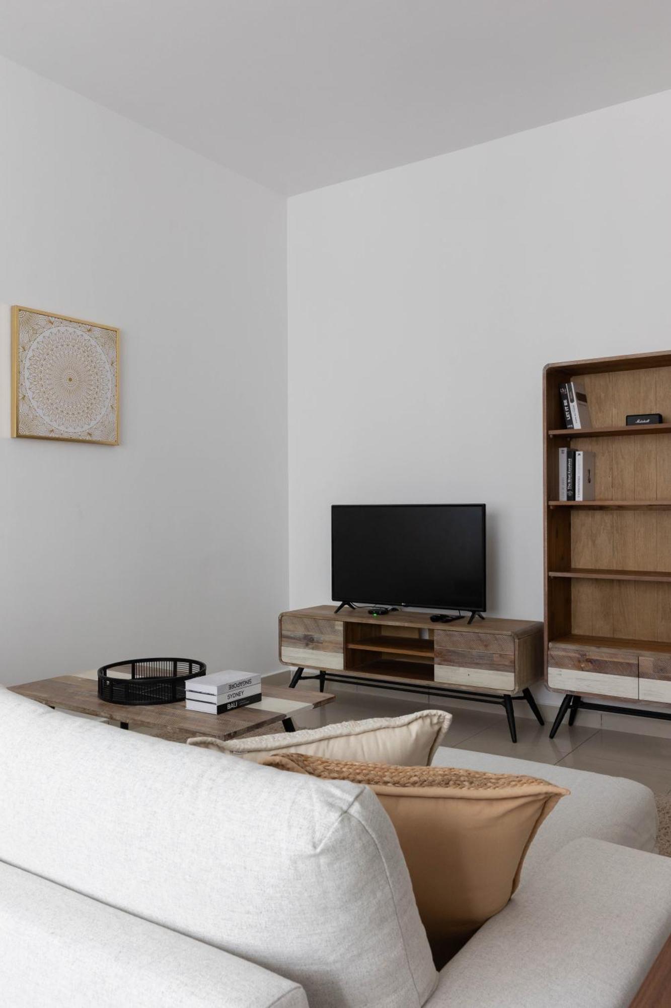 Handsome 1br In Armada Tower 3