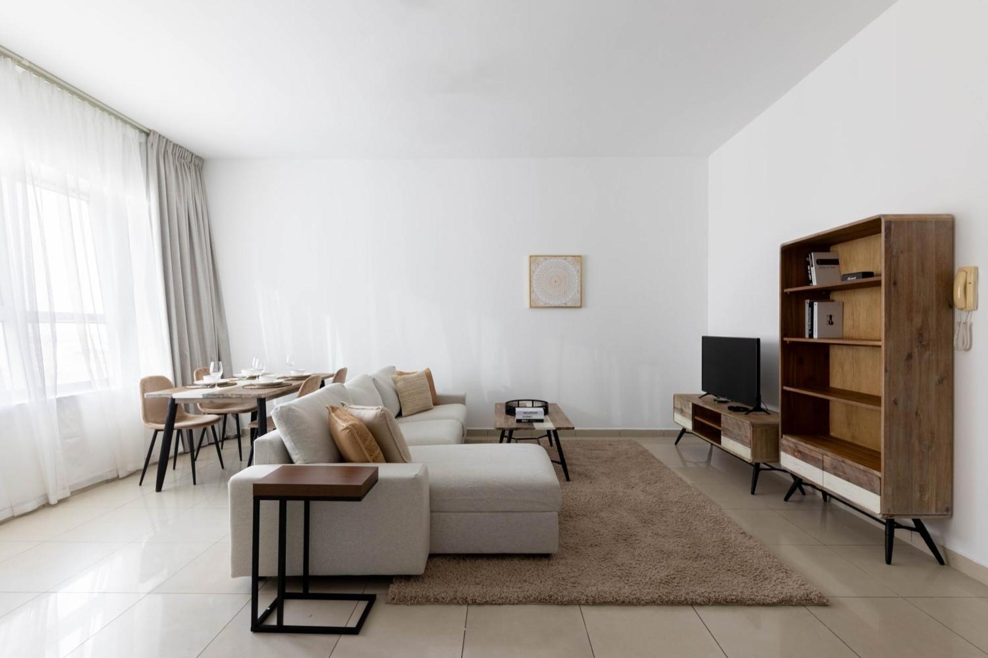 Handsome 1br In Armada Tower 3