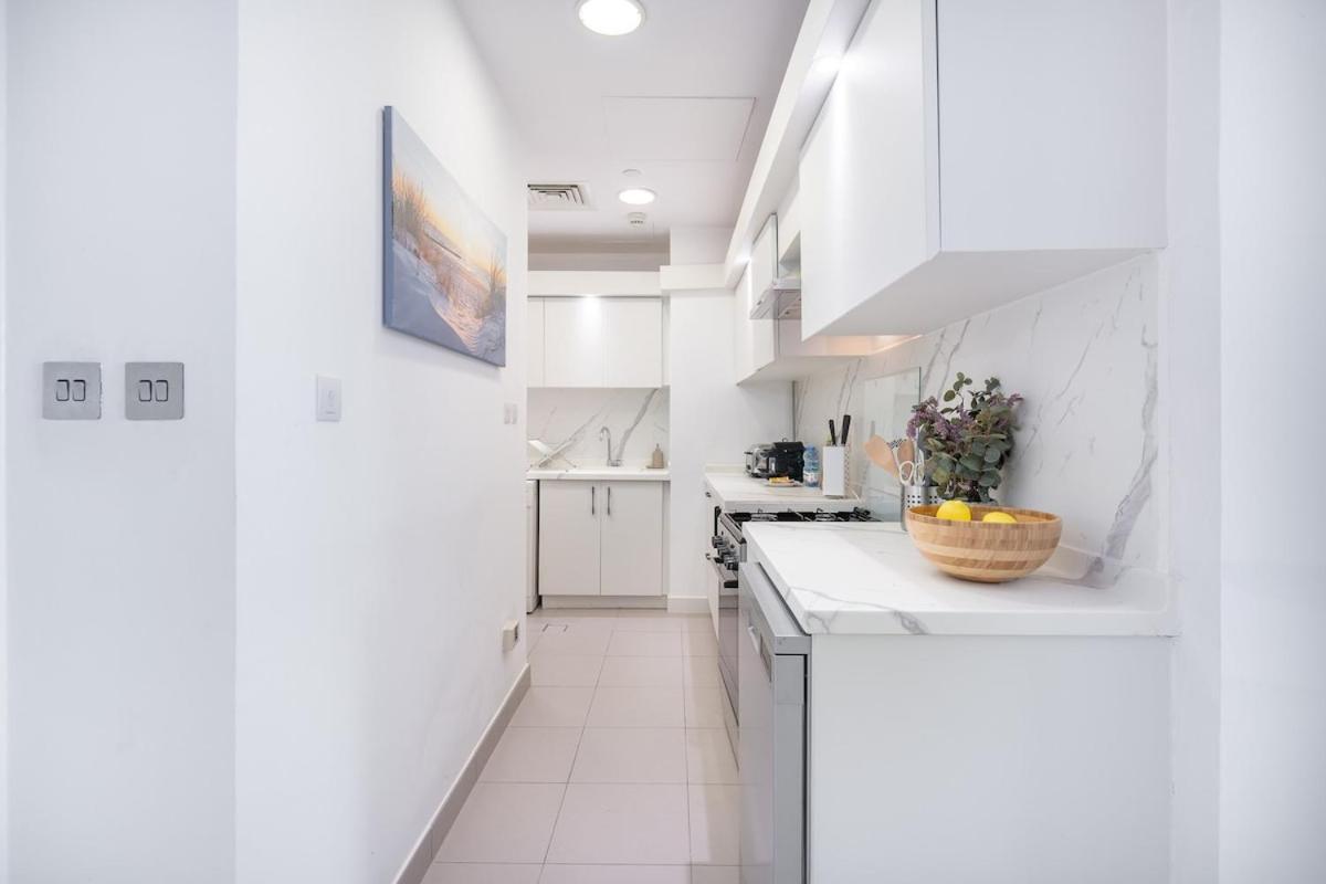 Apartment Sleeps 4 With The Palm Beach View