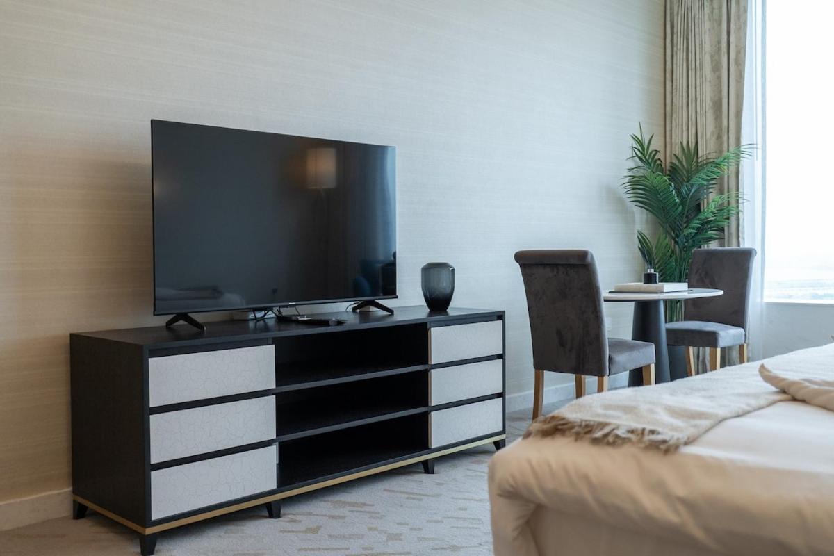 Serene Seaside Studio On Palm Jumeirah * Dubai