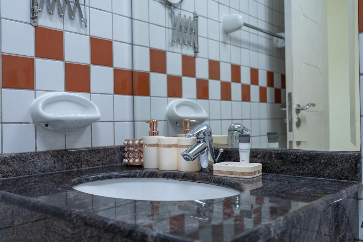 Cozy & Simple 1-bedroom Flat In Marina Apartament