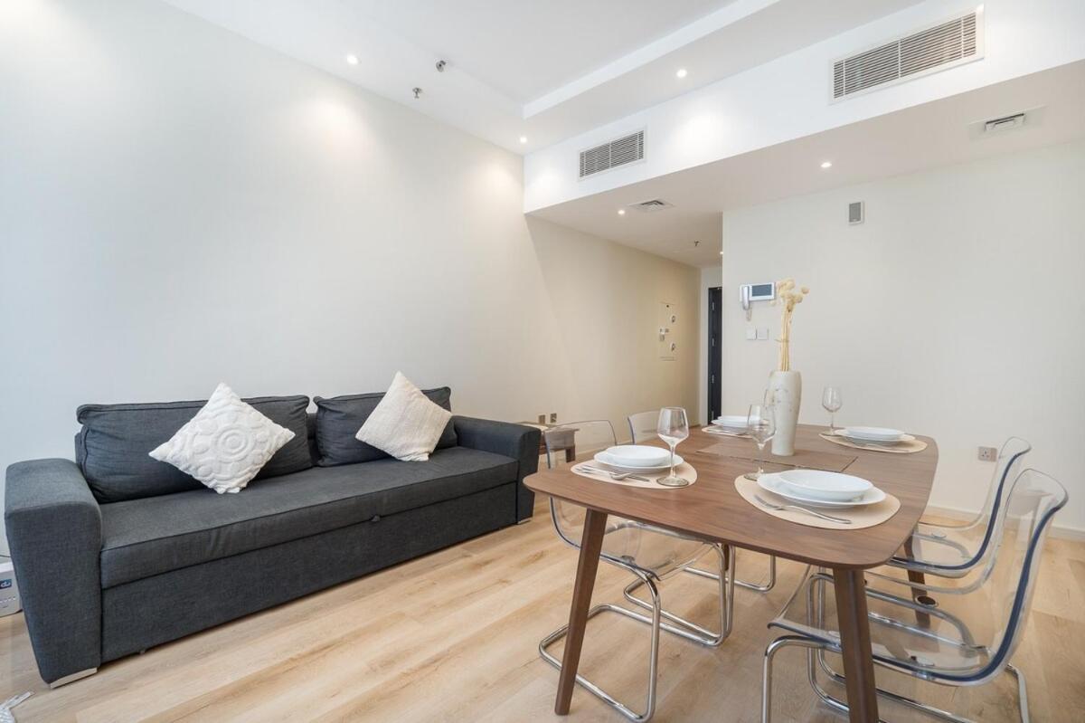 Bright 1-bedroom With View Marina *
