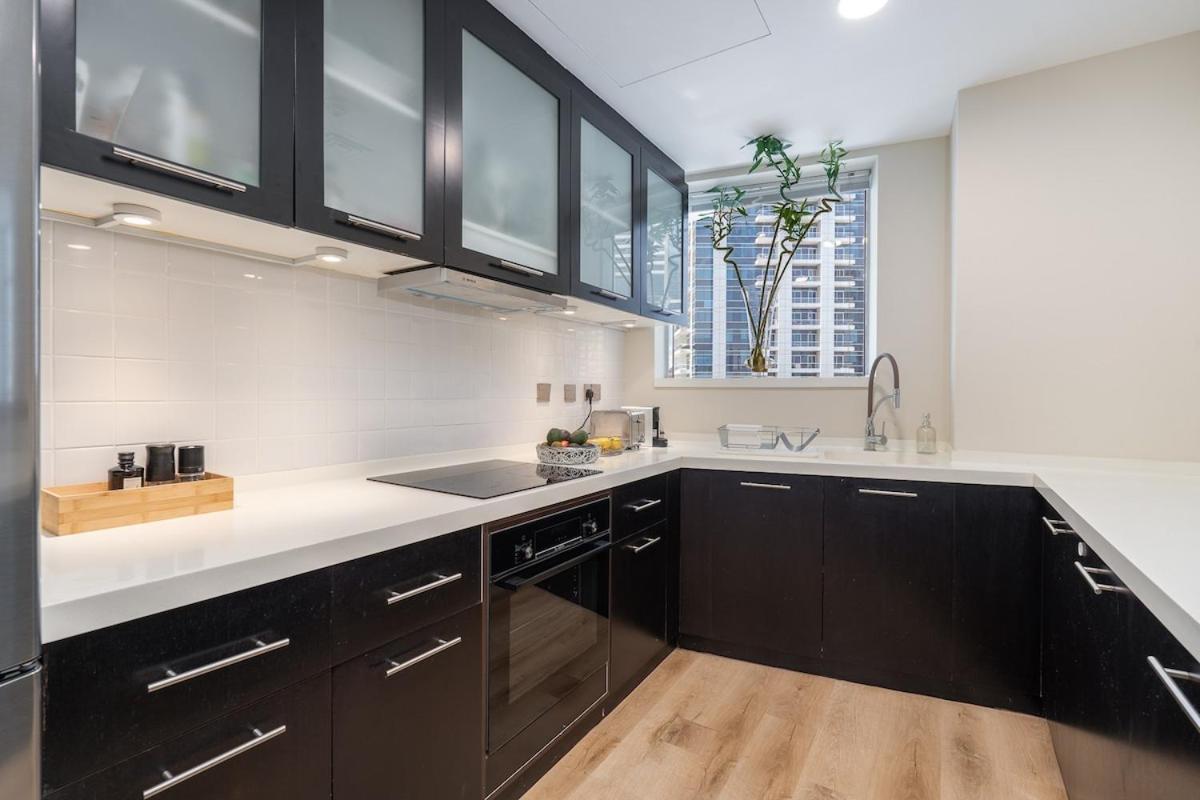 Bright 1-bedroom With View Marina *