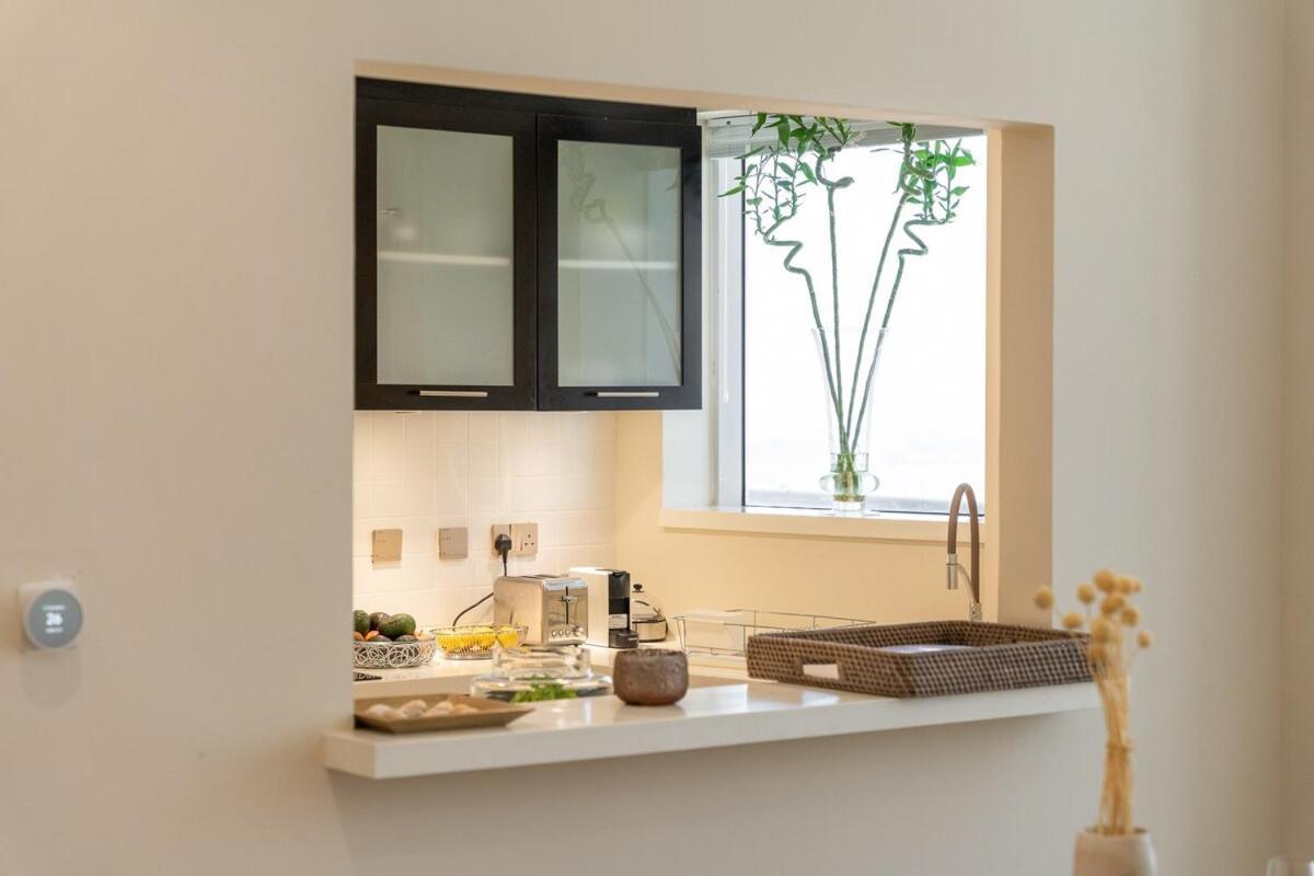 Bright 1-bedroom With View Marina