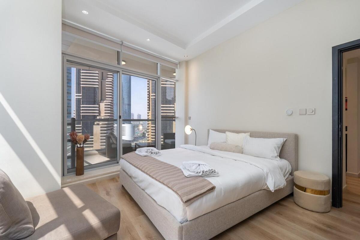 Bright 1-bedroom With View Marina