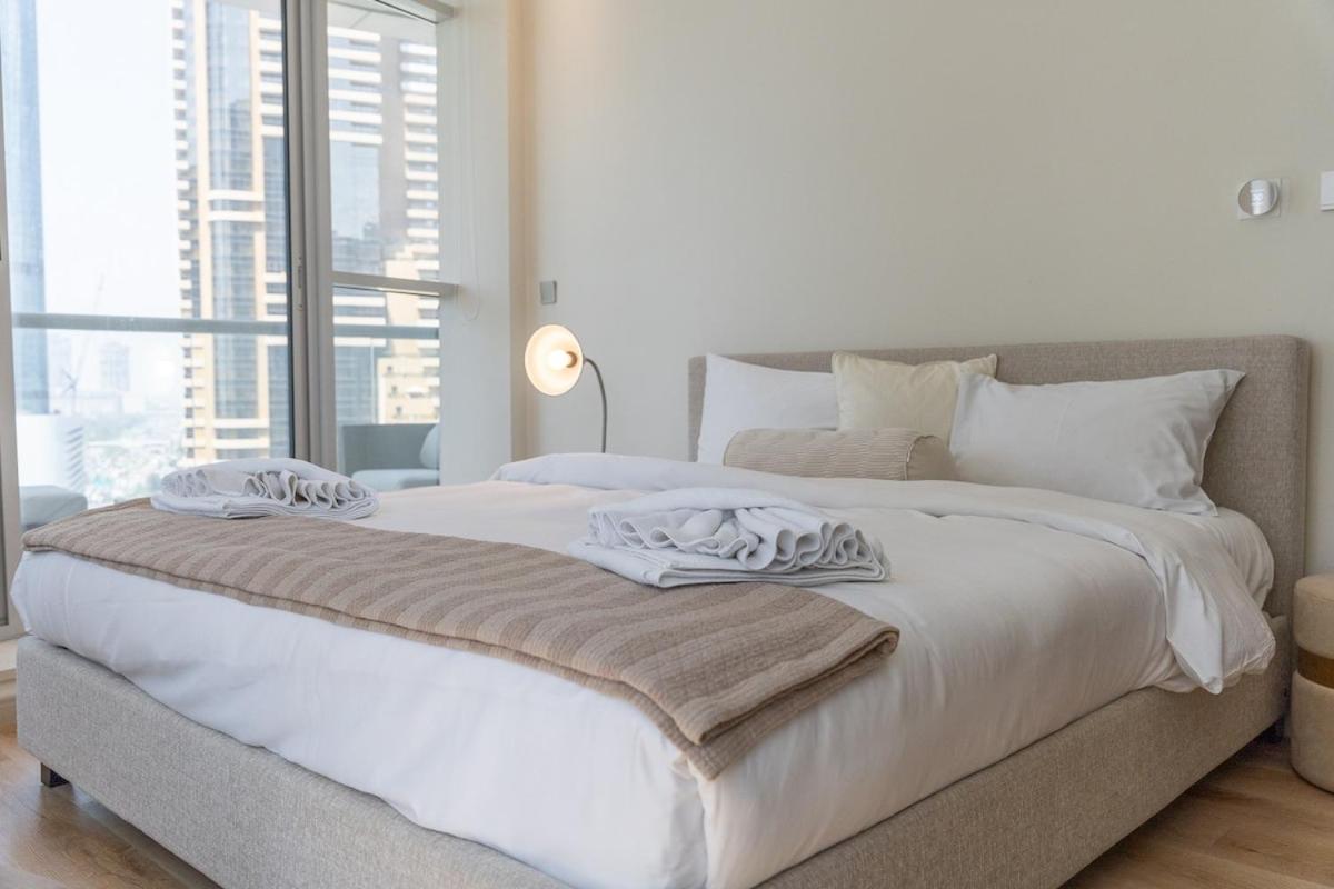 Bright 1-bedroom With View Marina