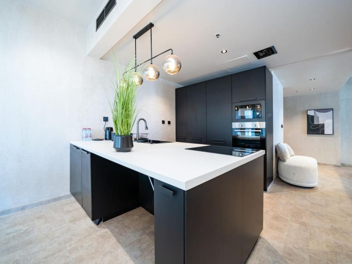 Upgraded Stylish Living With Private Steam Appartement