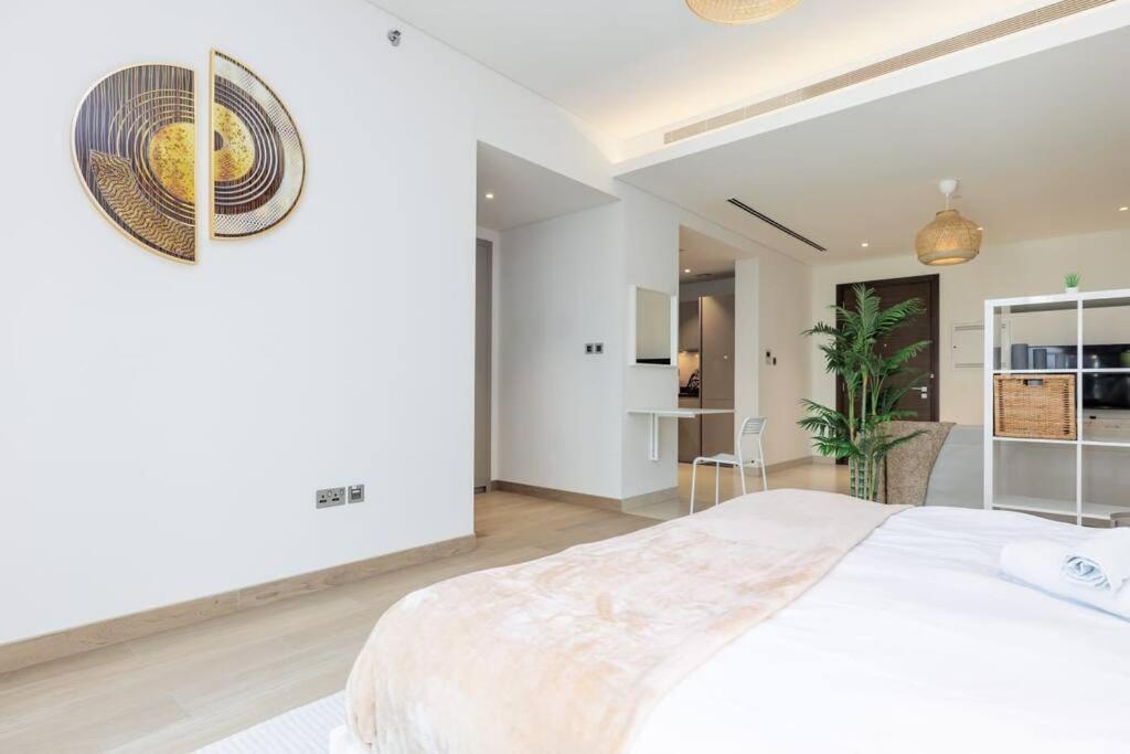 Spacious Minimalistic *