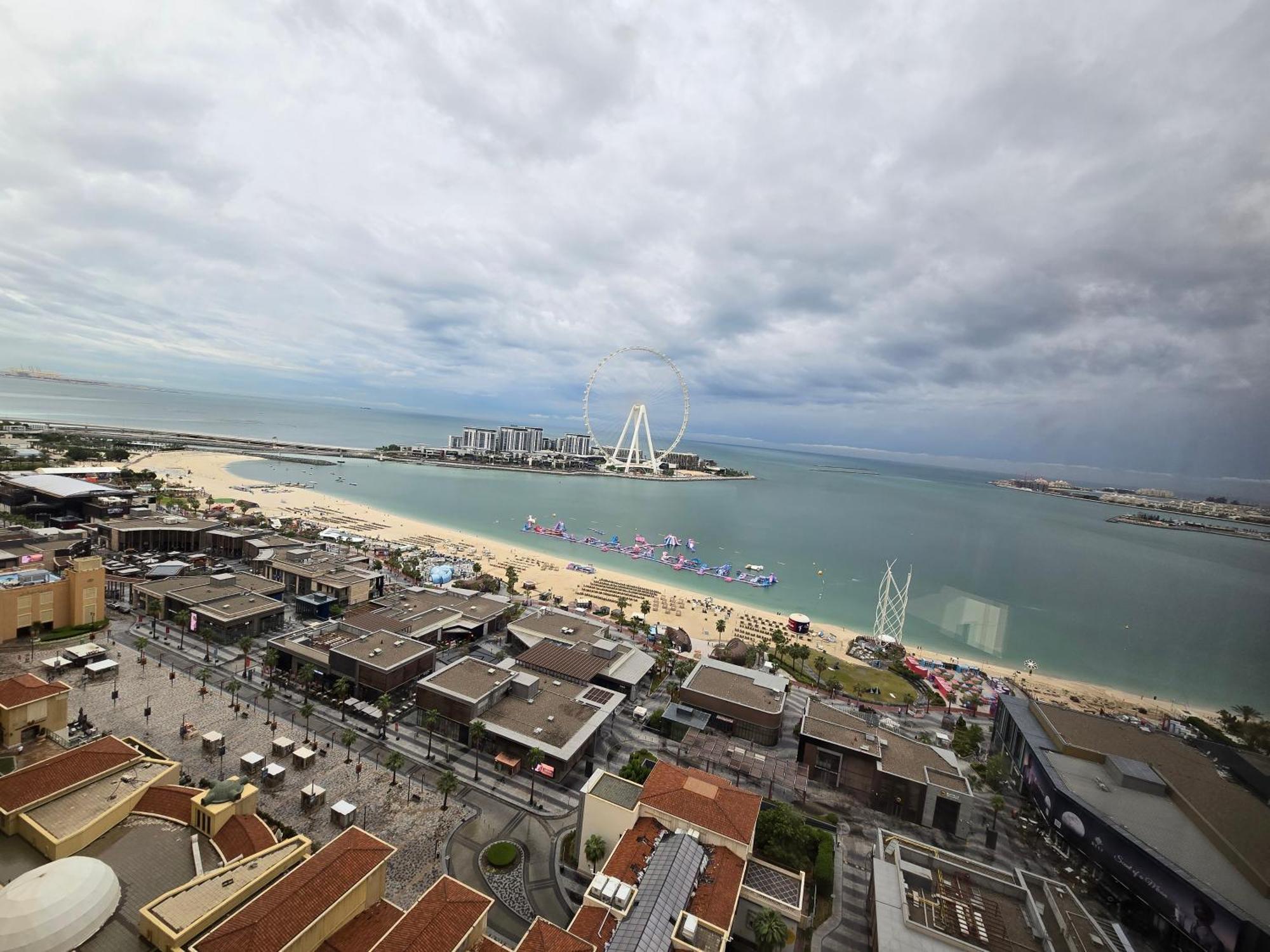 1 World Property, Jbr, Award Winning Hostel, Coliving, Near Metro Vandrarhem
