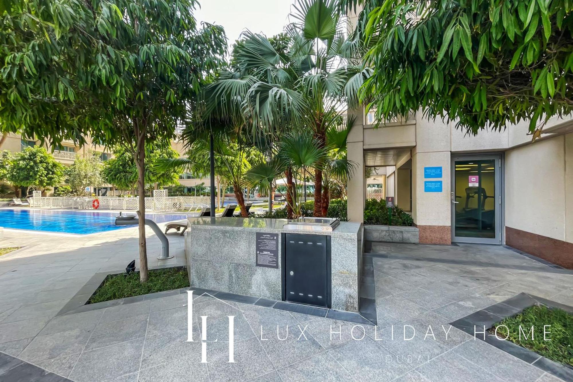 Lux The Burj Khalifa Fountain View Apartemen
