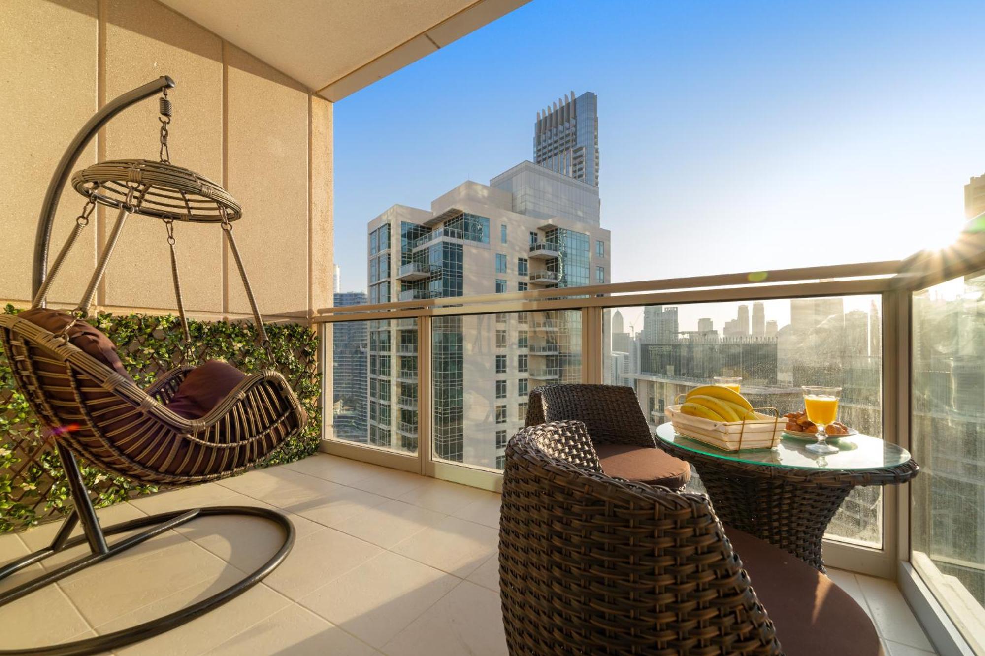 Ace Luxe, 2br, Downtown, Burj Khalifa & Fountain View, 5 Mins Walk To Mall *