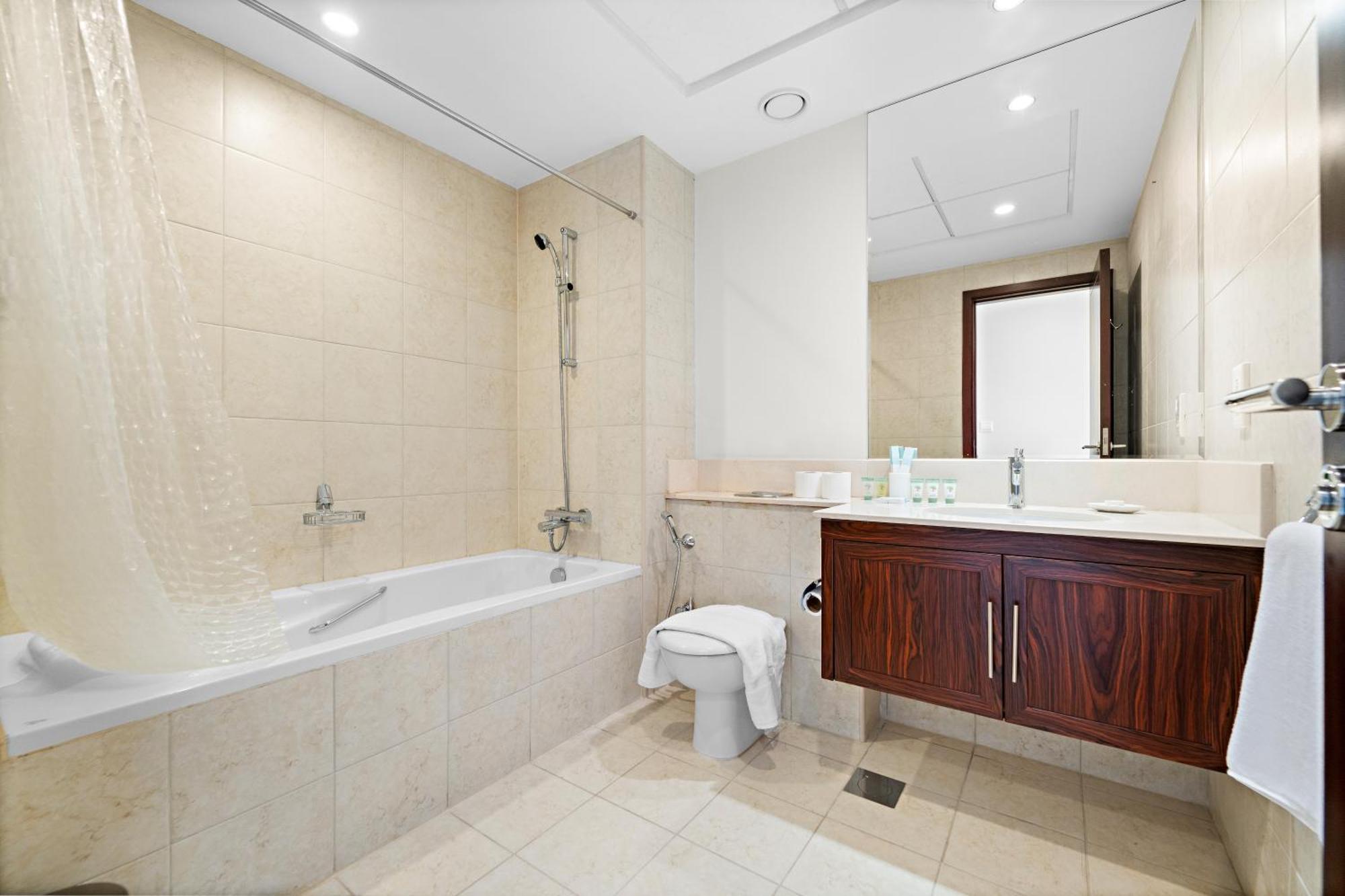 Ace Luxe, 2br, Downtown, Burj Khalifa & Fountain View, 5 Mins Walk To Mall Apartemen *