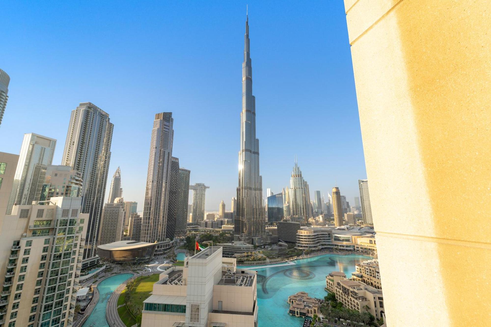 Ace Luxe, 2br, Downtown, Burj Khalifa & Fountain View, 5 Mins Walk To Mall Apartemen Dubai