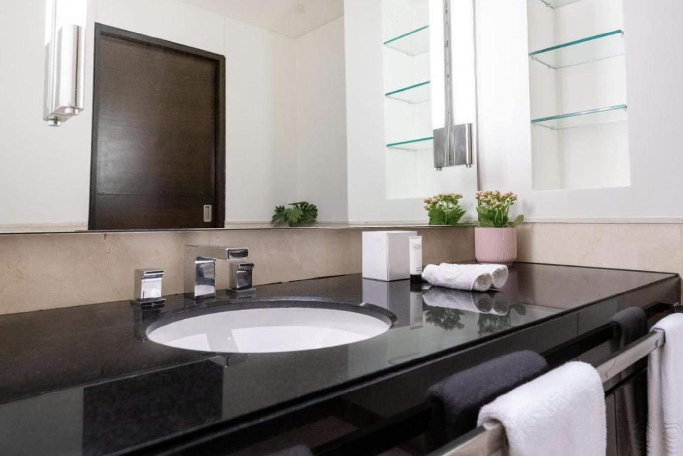 Apartment Emaar Address Studio In Marina With Mall Access And Five Star Amenities Dubai