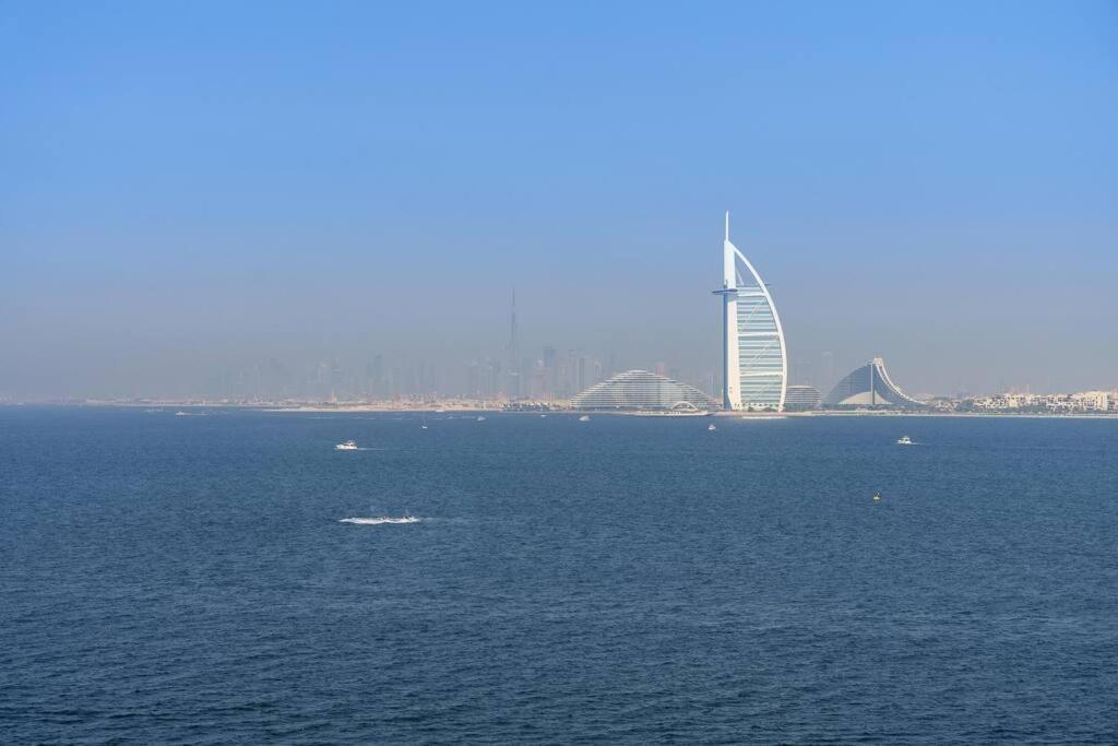Dejaview Luxury With Private Terrace, Burj & Sea View