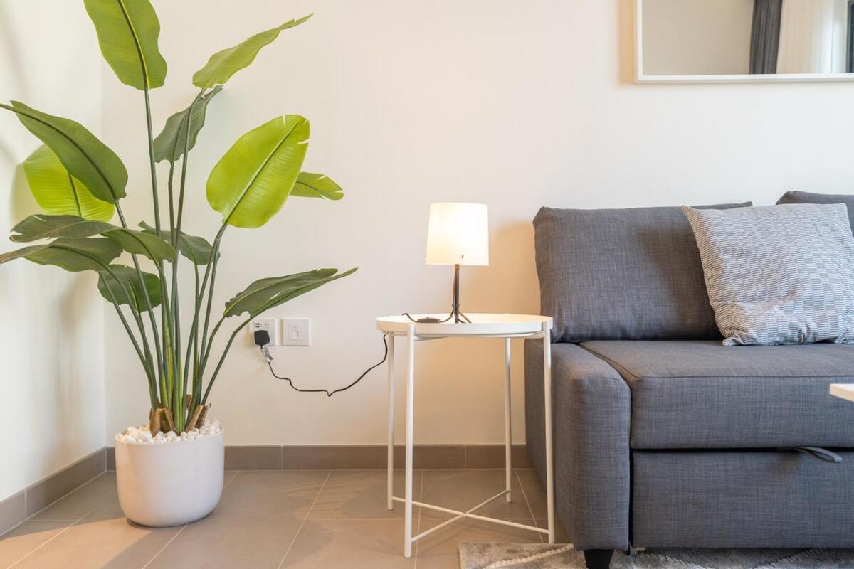 Simple Living 1bedroom In Hills *