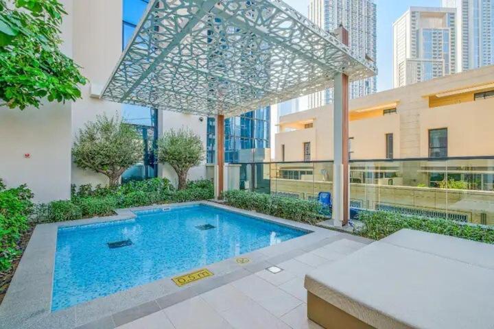 Gorgeous 2-bedroom In Downtown Dubai, Near Burj Khalifa! Apartamento *