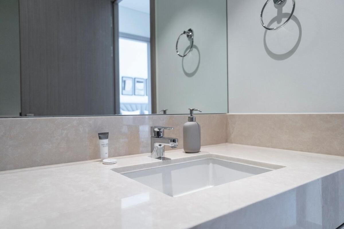 Gorgeous 2-bedroom In Downtown Dubai, Near Burj Khalifa! Apartamento *