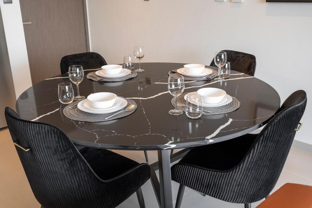 Gorgeous 2-bedroom In Downtown Dubai, Near Burj Khalifa! Apartamento