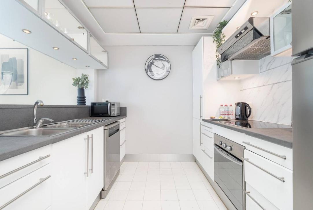 Apartment Mesmerizing 2br In Marina - Sleeps 6 Dubai