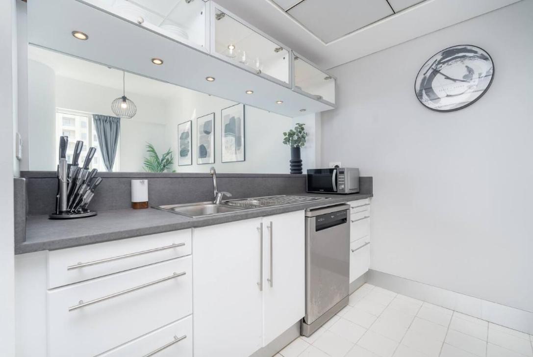 Mesmerizing 2br In Marina - Sleeps 6 * Dubai