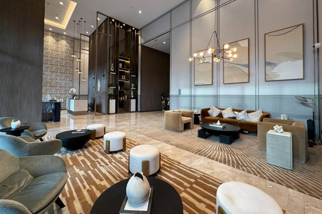 Appartement Elegant Retreat With Stunning Burj Khalifa Views