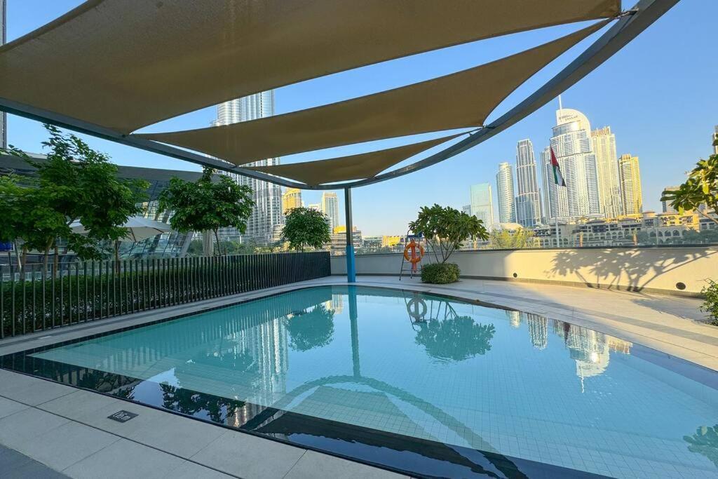 Elegant Retreat With Stunning Burj Khalifa Views Appartement