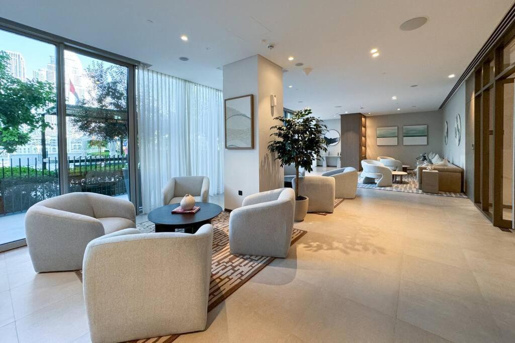 Elegant Retreat With Stunning Burj Khalifa Views Dubaï