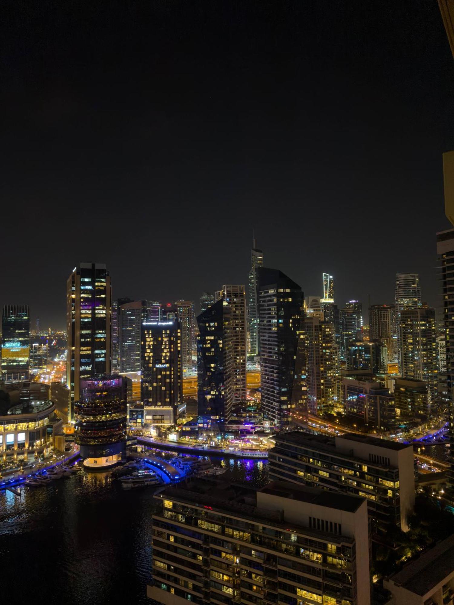 Appartement Naseem - Elegant Coastal Retreat With Stunning Marina Views Dubaï