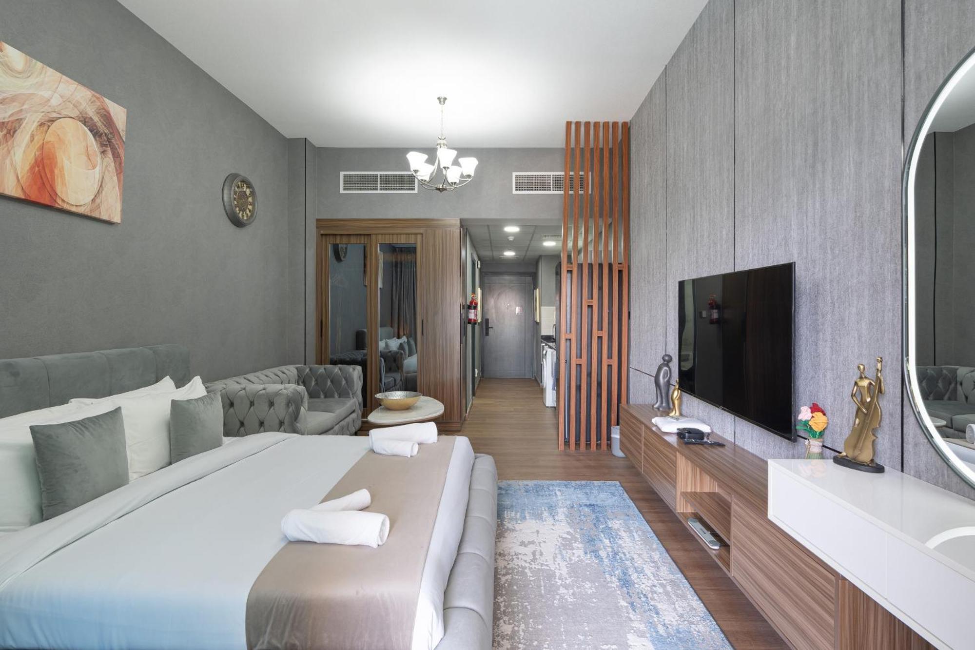 Featuring Alexa In Elite - Allsopp & Allsopp Dubaï