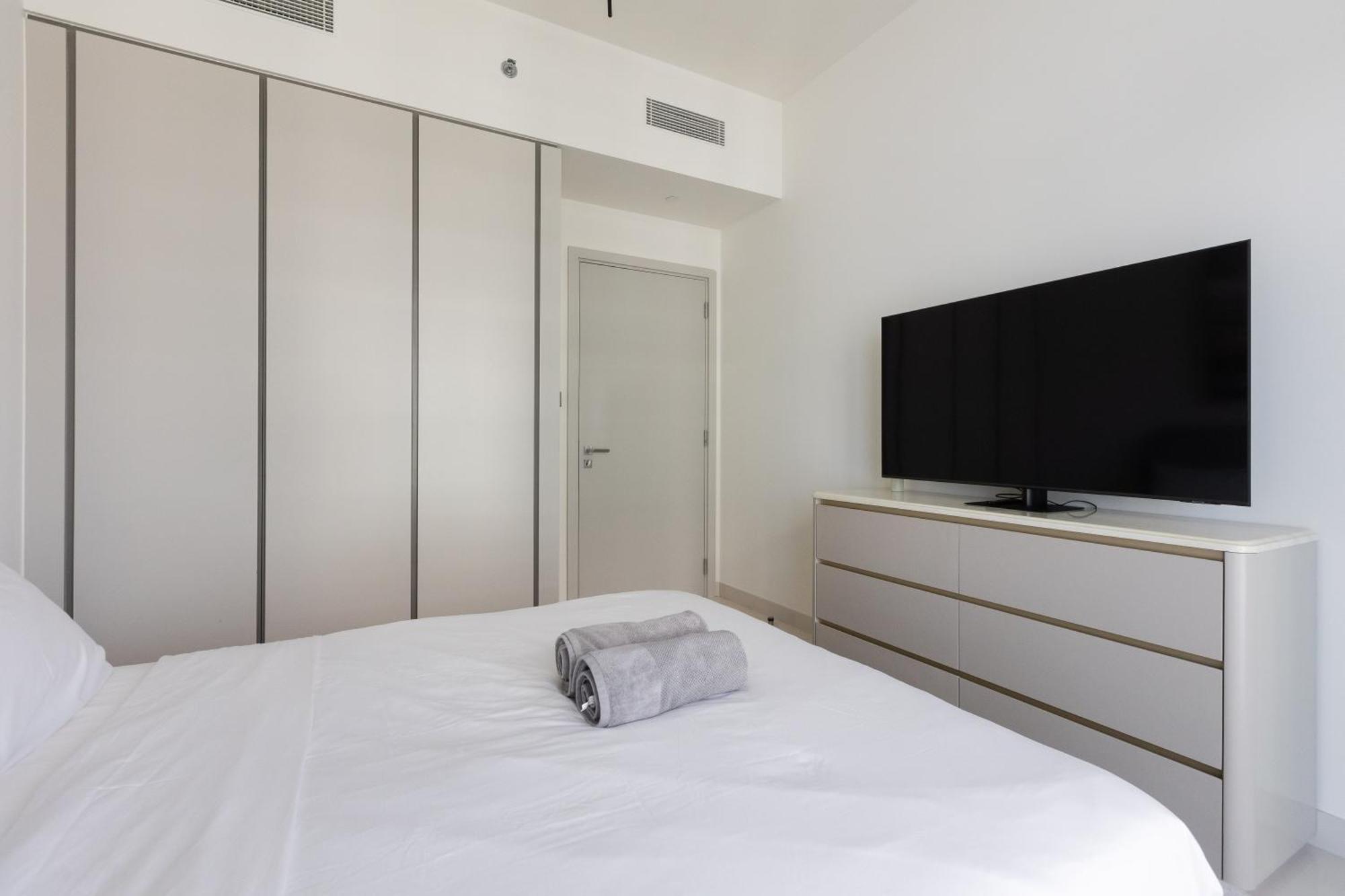 New 3bdr In Sunrise Bay With Own