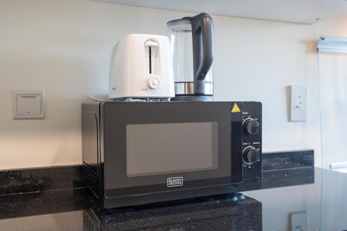 Stylish 2-bedroom With Modern Living In Marina Apartment