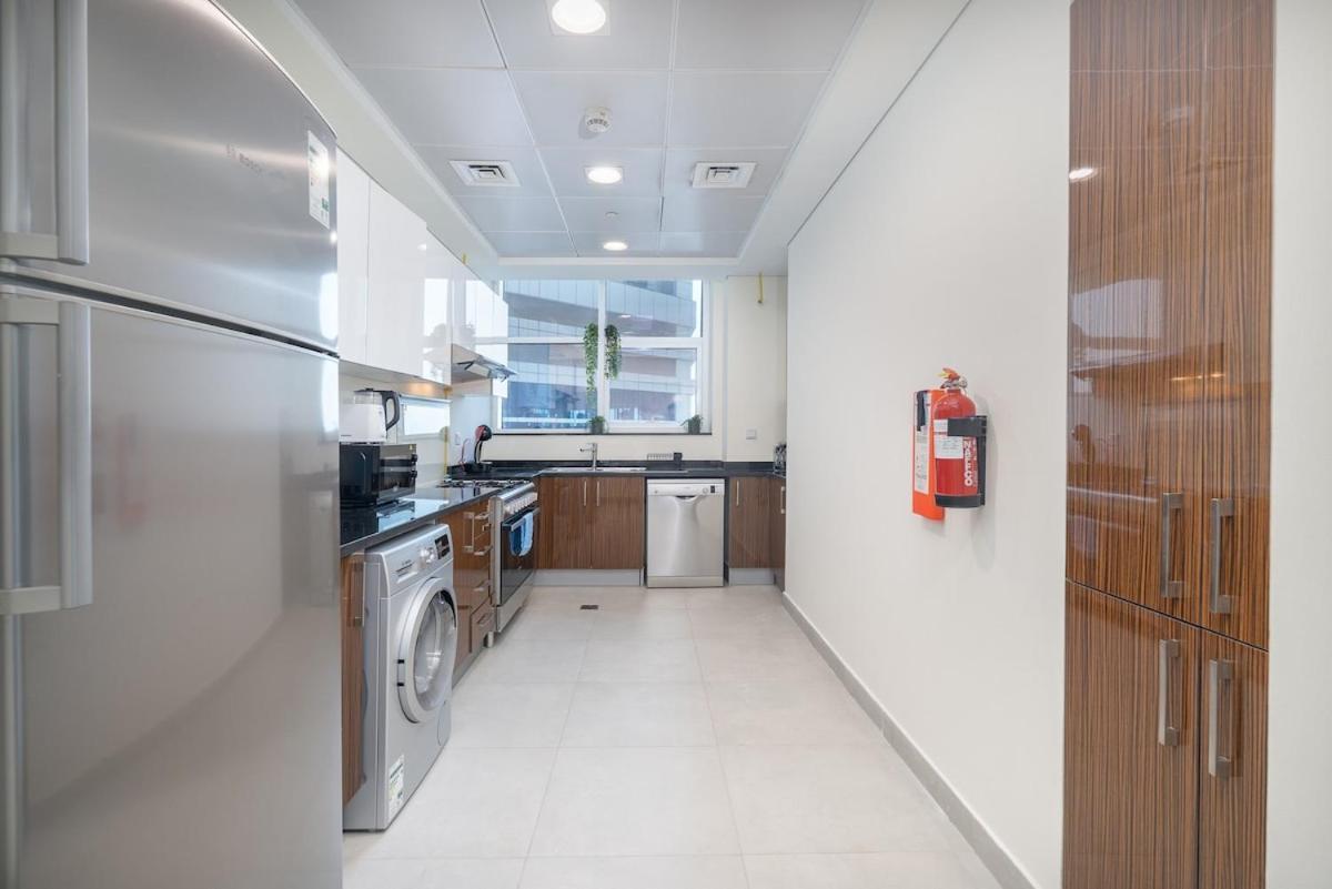 Stylish 2-bedroom With Modern Living In Marina Apartment Dubai