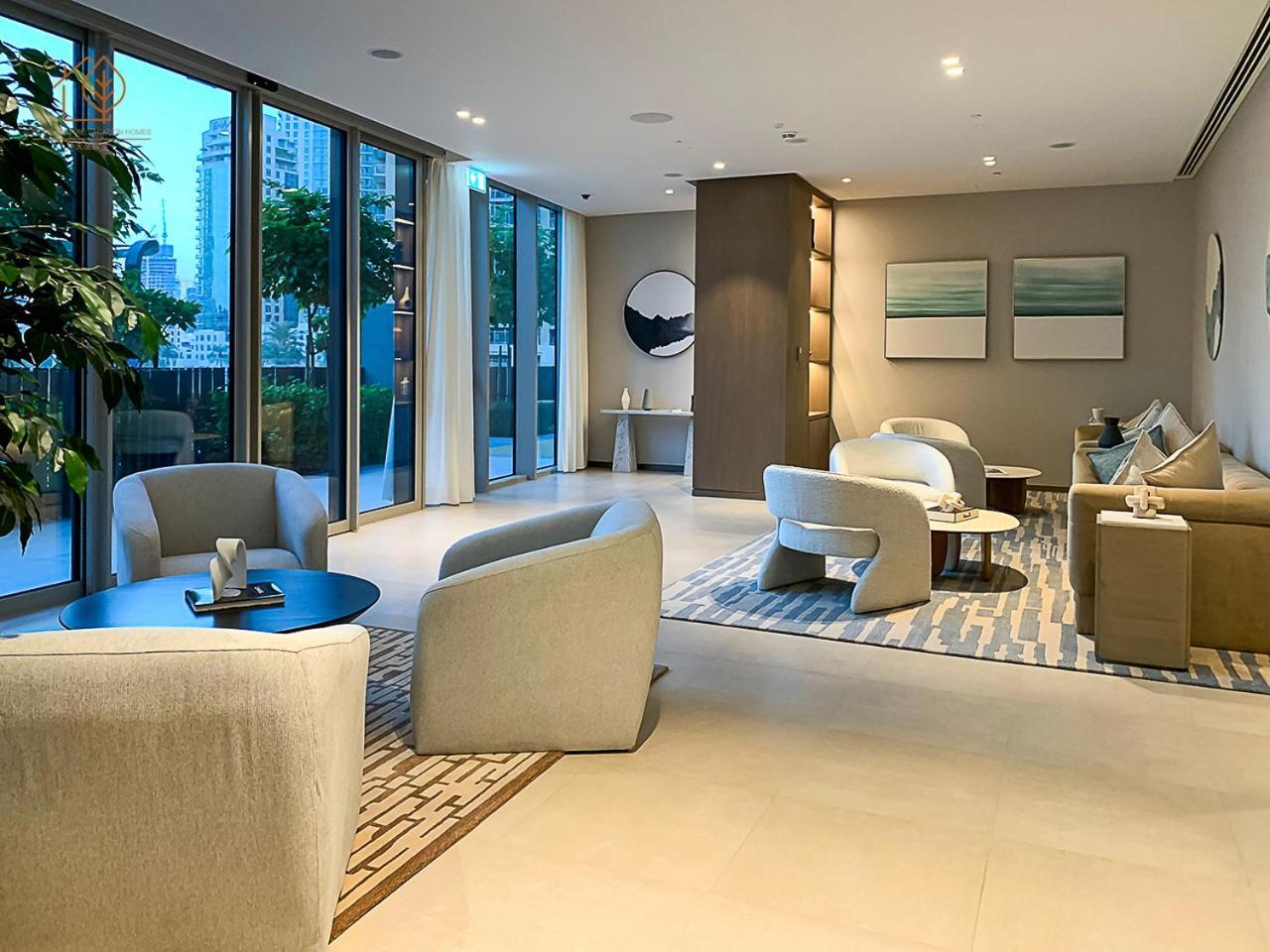 Luxury With Views Near Mall 196gr-1 * Dubai