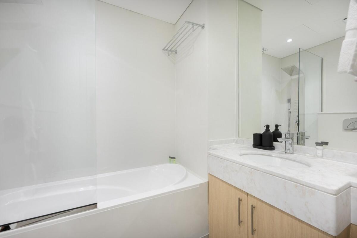 Stylish 1br Urban Living In Marina Dubaï