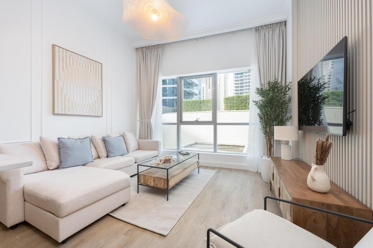 Stylish 1br Urban Living In Marina Dubaï