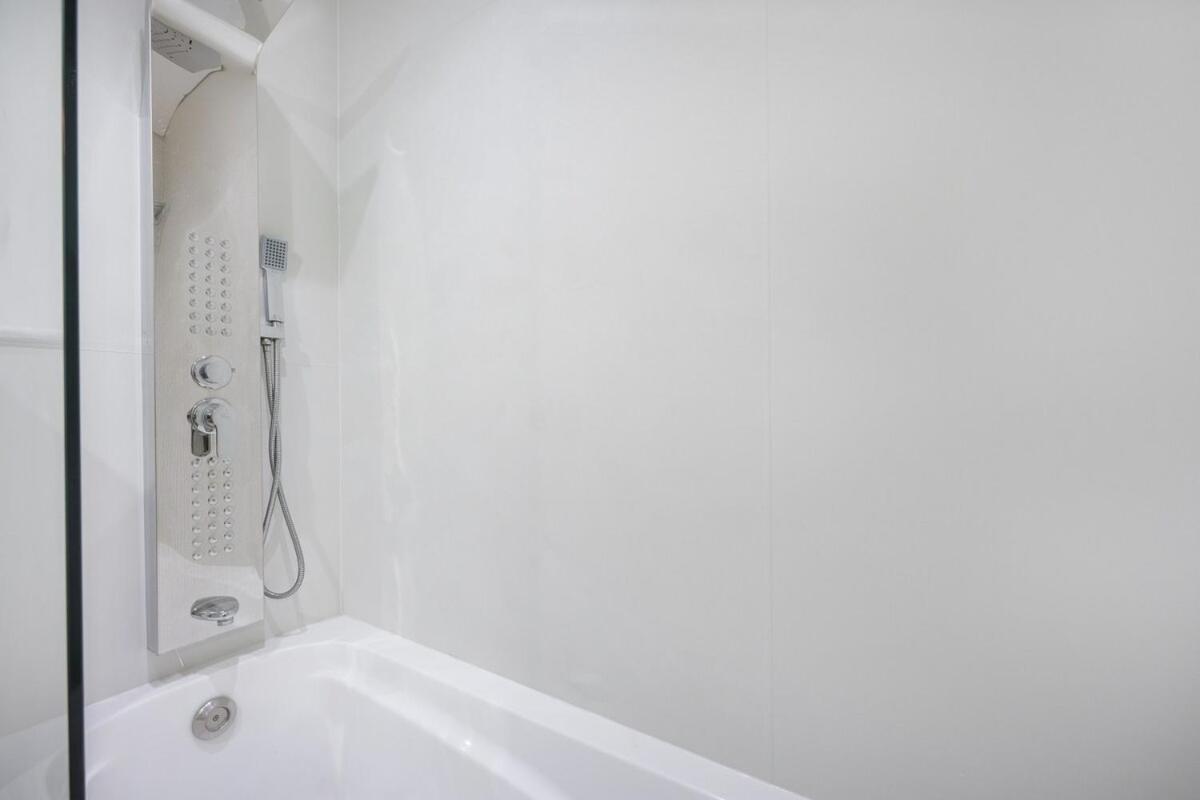 Stylish 1br Urban Living In Marina Dubaï