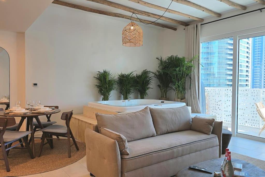 Private 1br Biophilic Retreat With Access & Infinity Pool Dubaï