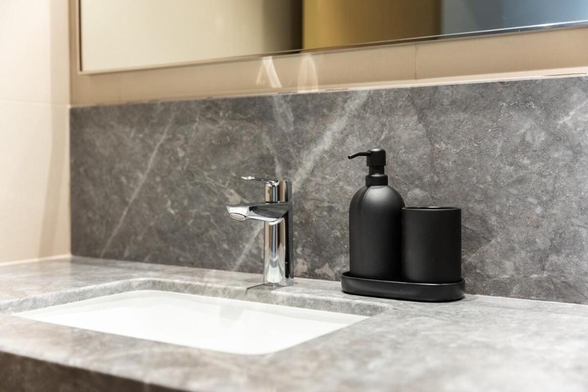 Bright & Beautiful 2-bedroom In Downtown Appartement Dubaï